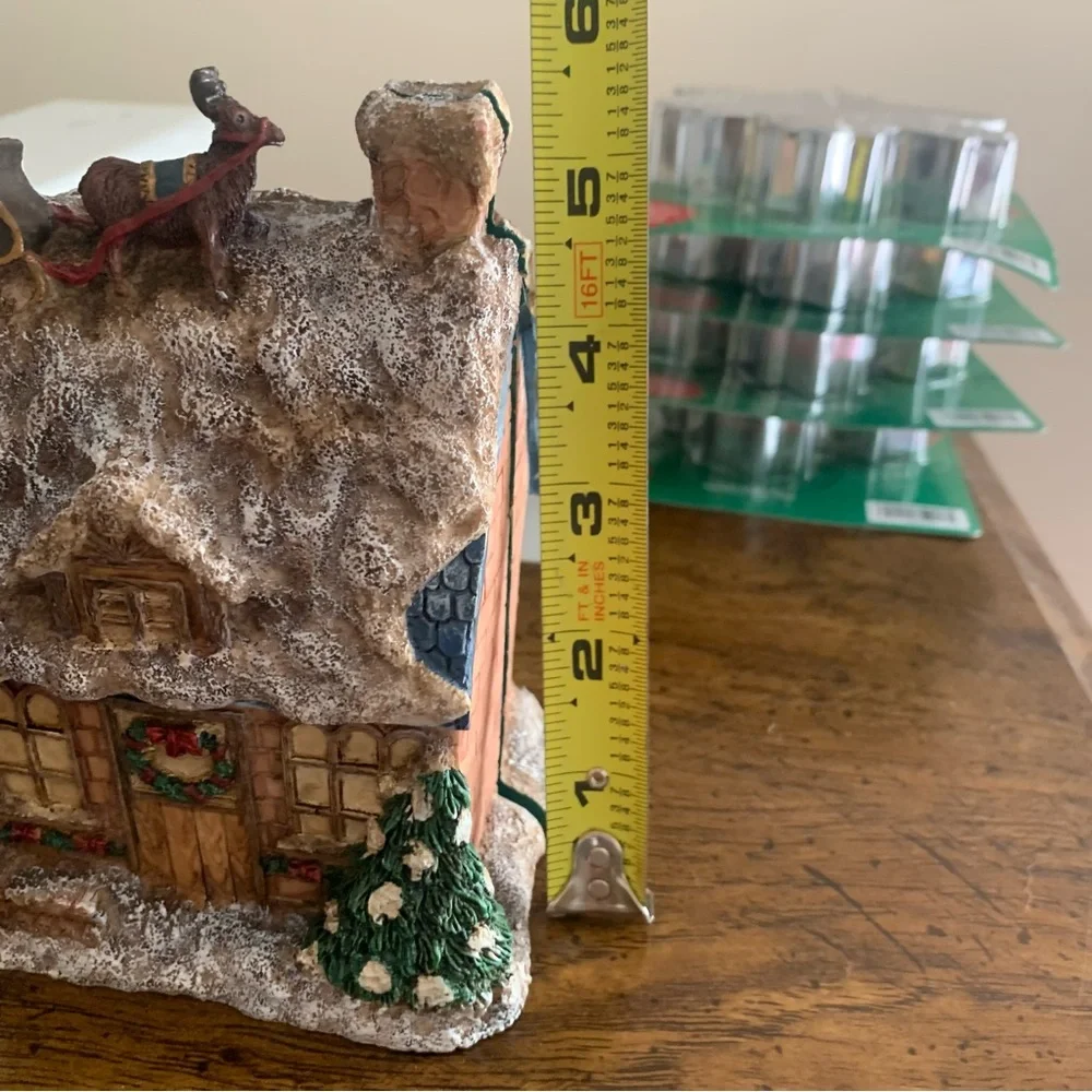 Vintage Santa Visiting House Diorama Decor - Picture 7 of 9